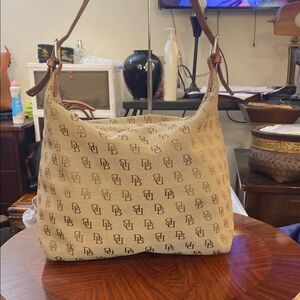 Dooney & Bourke Vintage 90’s Tan Brown Hobo Bag
Excellent Condition